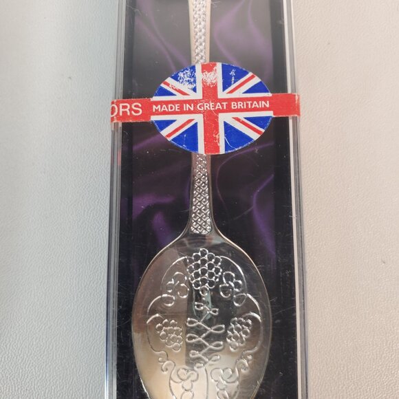 Collector Spoons - London England  - Royal Carriage - Picture 10 of 10